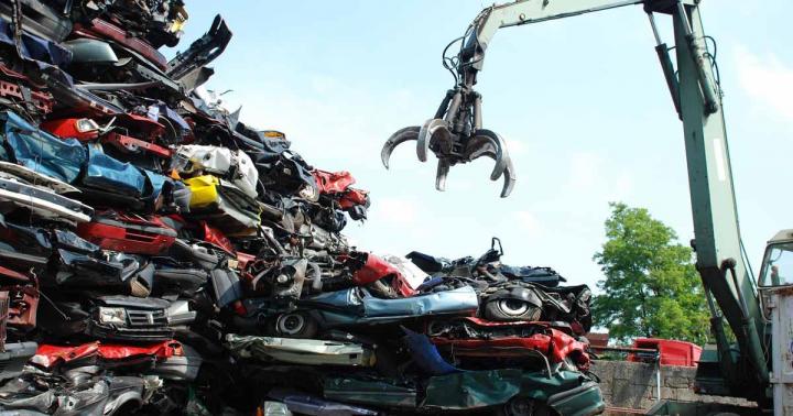 We offer attractive recycling solutions for your used vehicle.